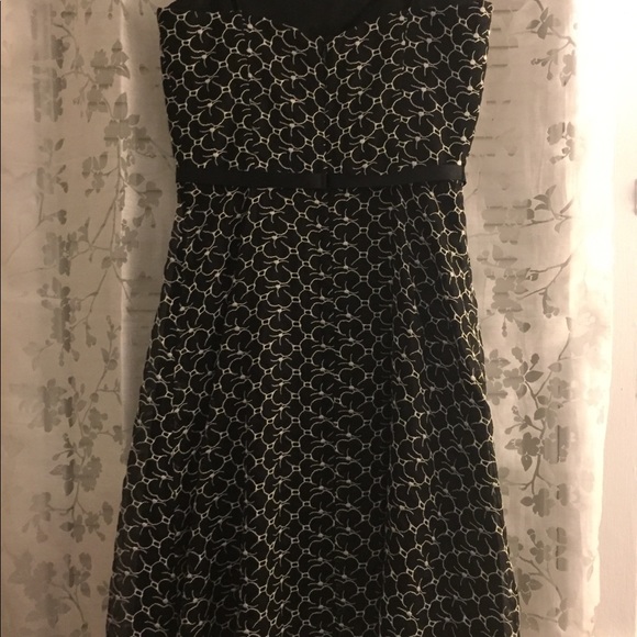 Black and white knee length dress - Picture 2 of 4